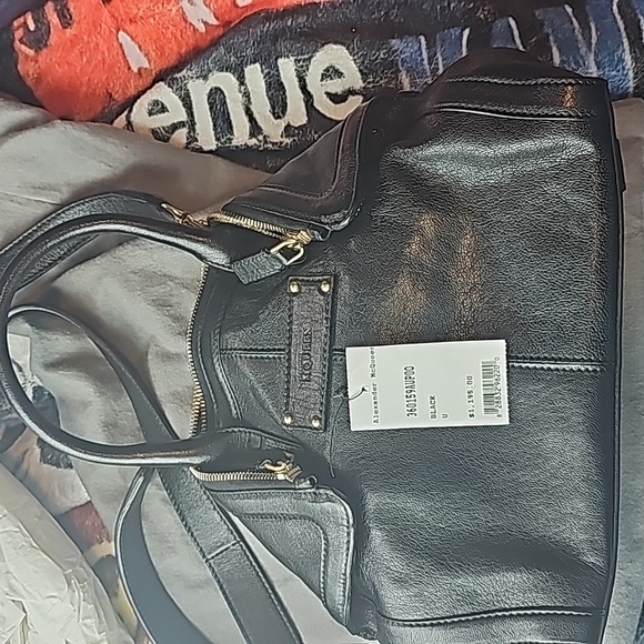 Alexander McQueenLeather De-Manta Tote Bag, Mini - Picture 7 of 8